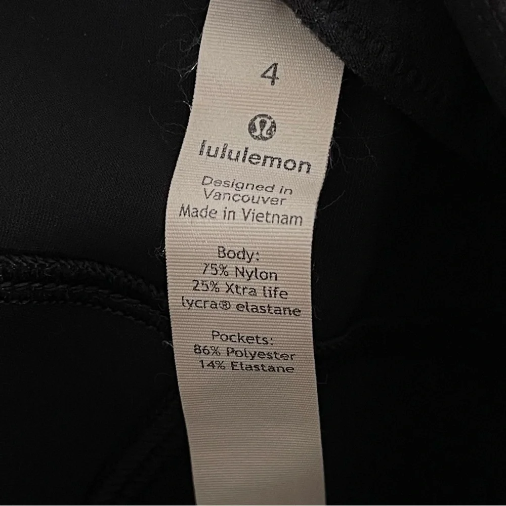 Lululemon On The Move Pants 28” Size 4 Black Stretch Wrinkle Free Pant - Picture 10 of 10